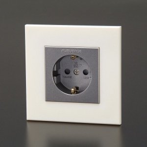 FURUTECH FP-SWS (G) | Presa Schuko ad alta conduttività da muro
